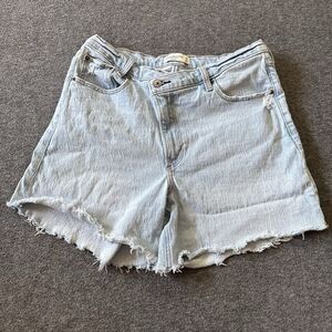 Abercrombie The Dad Shorts Denim Cutoff High Rise Womens Size 31/12 Light Wash